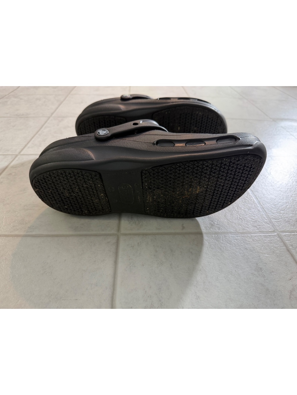 Crocs Classic Black Clogs - Picture 4 of 4